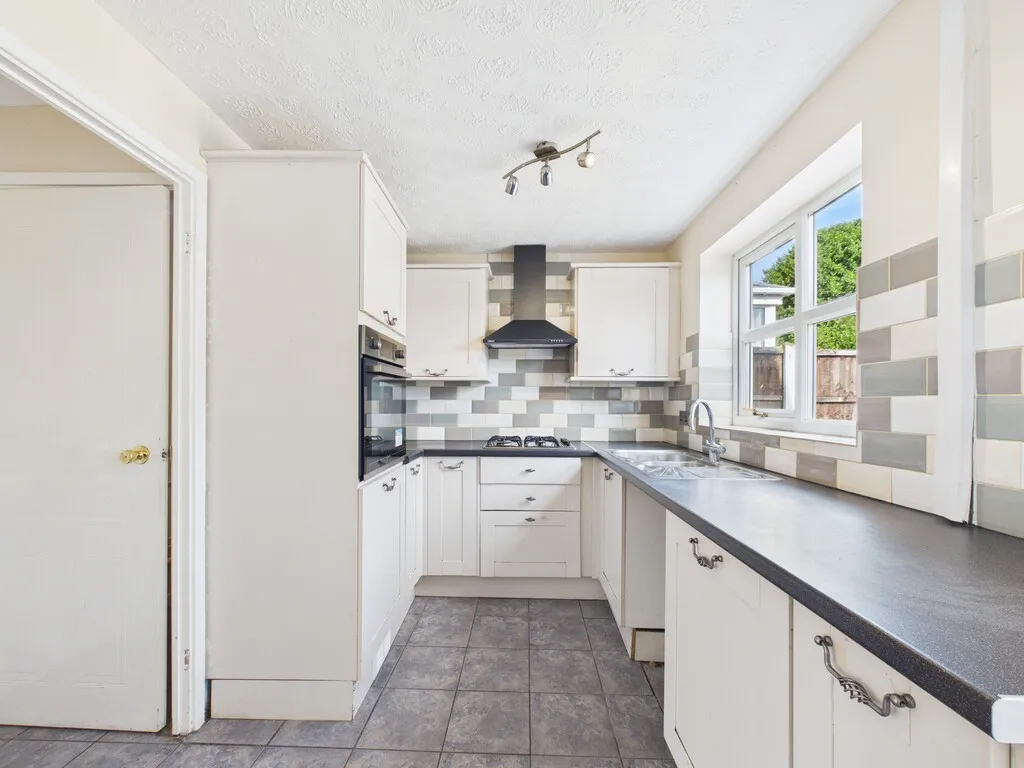 Castillon Drive, Whitchurch, photo 6