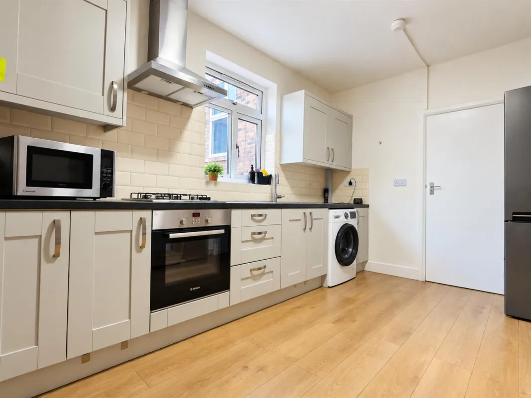 Romford Road, Stratford, E15, photo 3