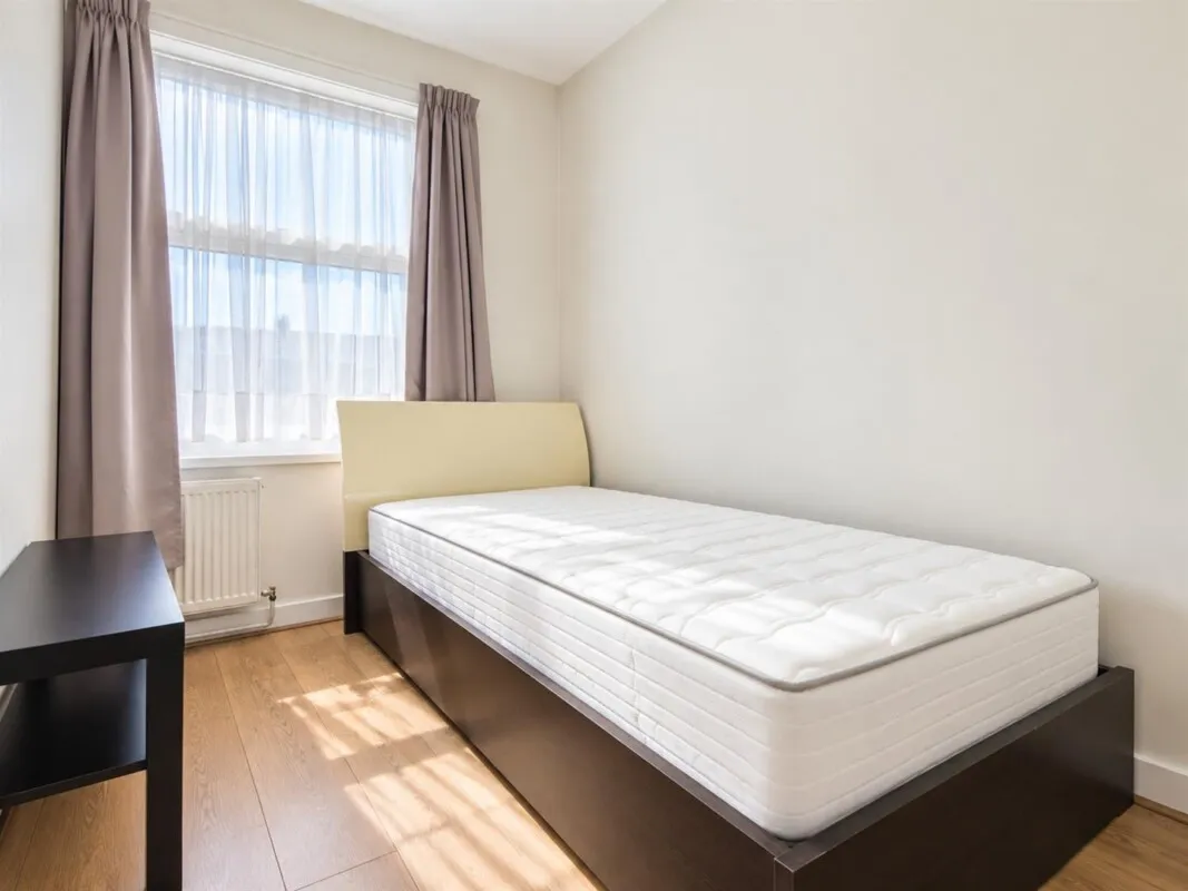 Romford Road, Stratford, E15, photo 7