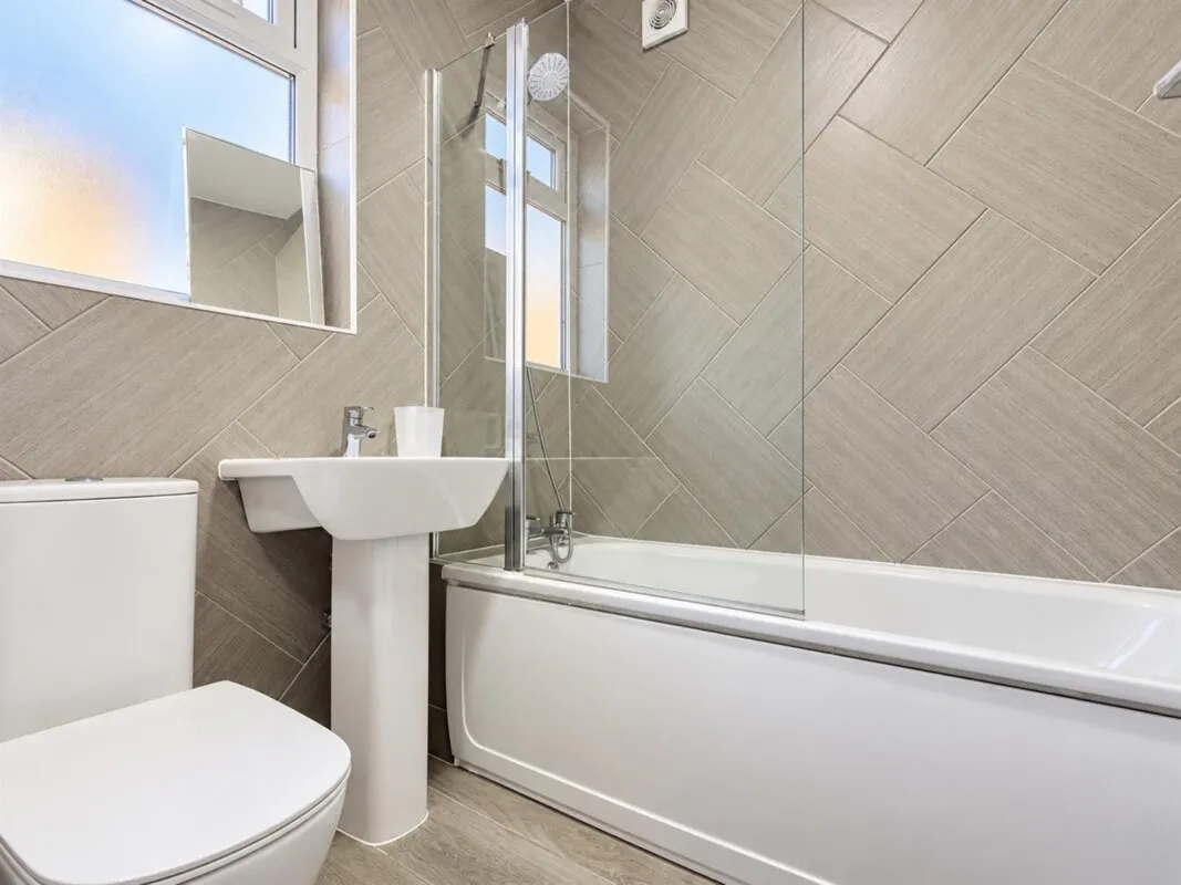 Romford Road, Stratford, E15, photo 8