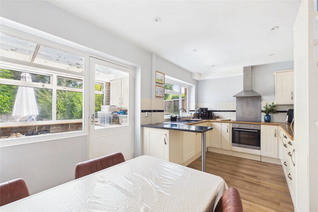 Fox Covert, Lightwater, GU18, photo 4