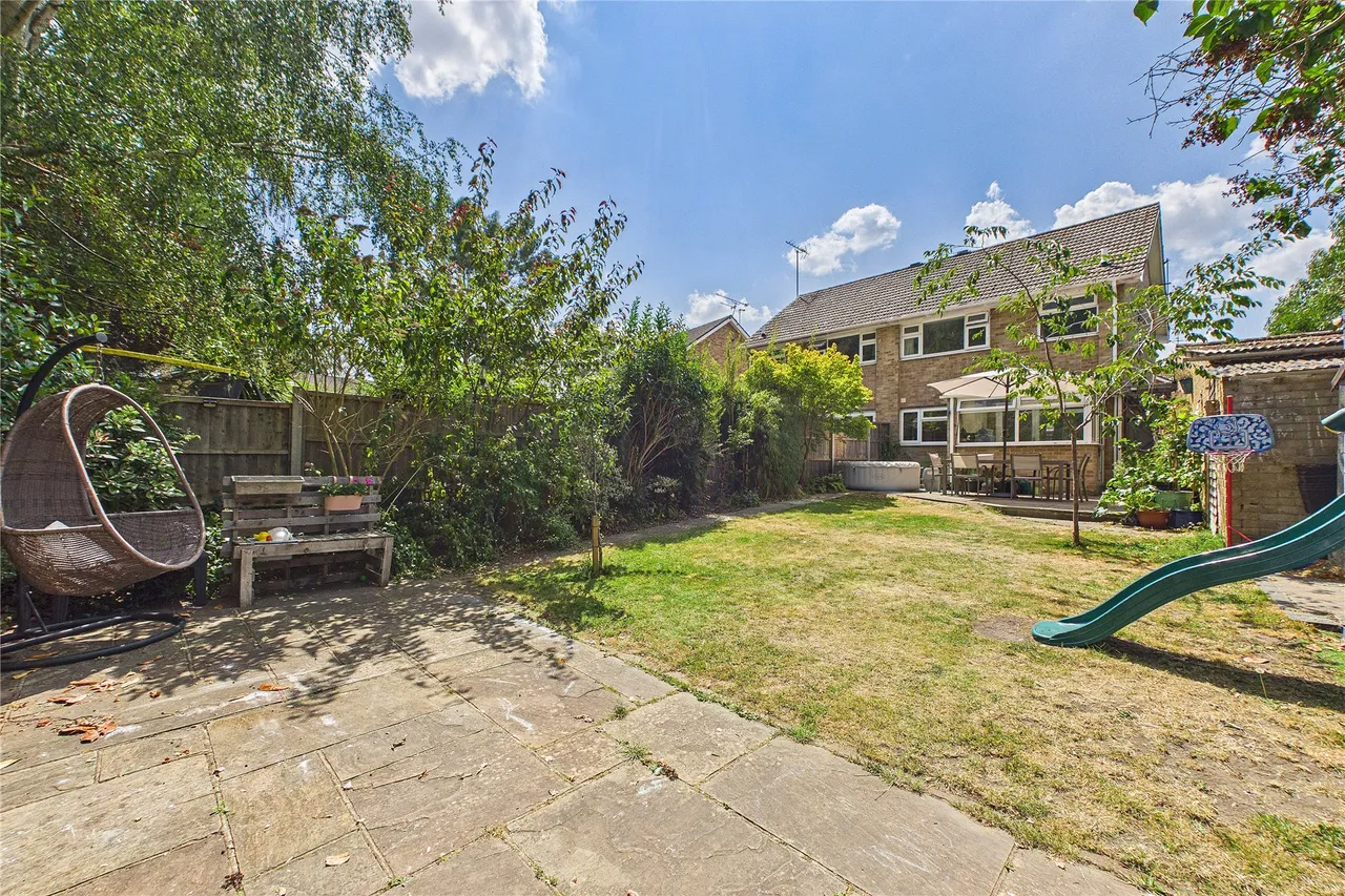 Fox Covert, Lightwater, GU18, photo 12