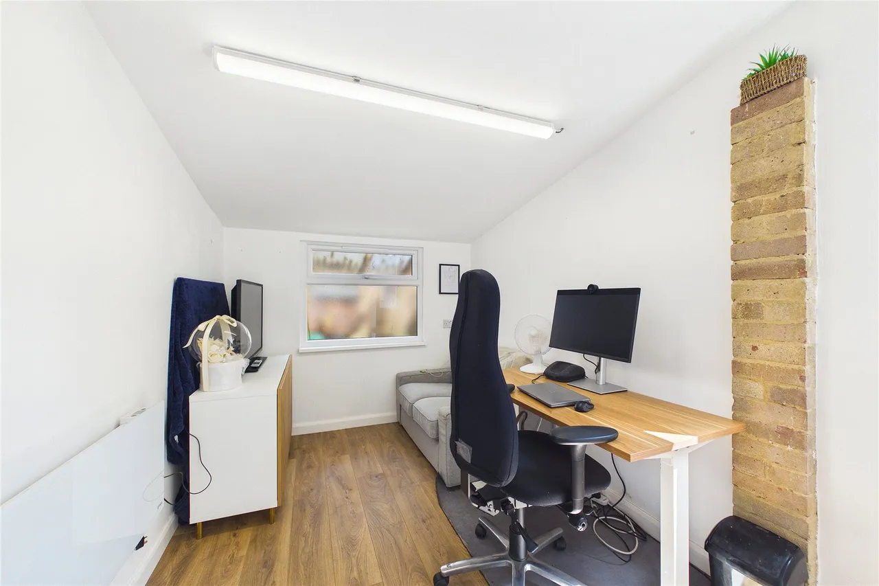 Fox Covert, Lightwater, GU18, photo 6
