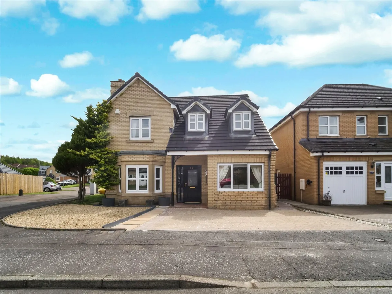 4 bed house for sale — Langhaul Road, Crookston, Glasgow, G53