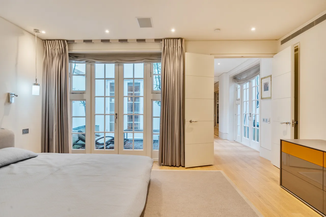 Duchess Of Bedfords Walk, London, W8, photo 11