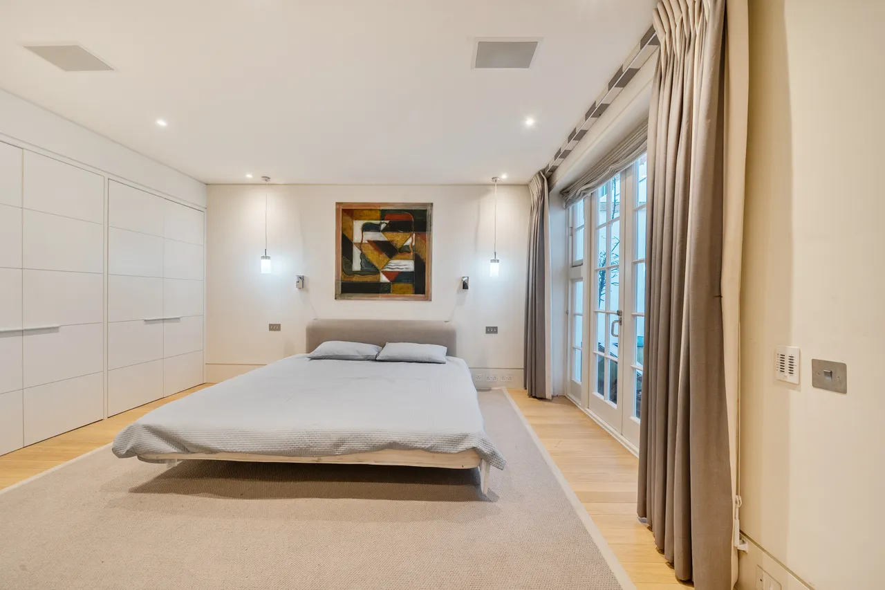 Duchess Of Bedfords Walk, London, W8, photo 12