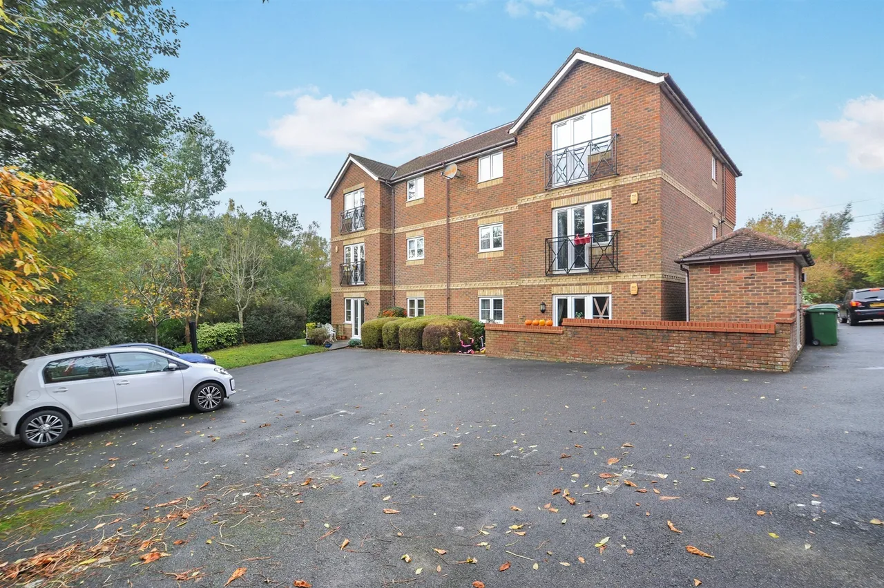2 bed flat for sale — Cooden Ledge, St. Leonards-On-Sea