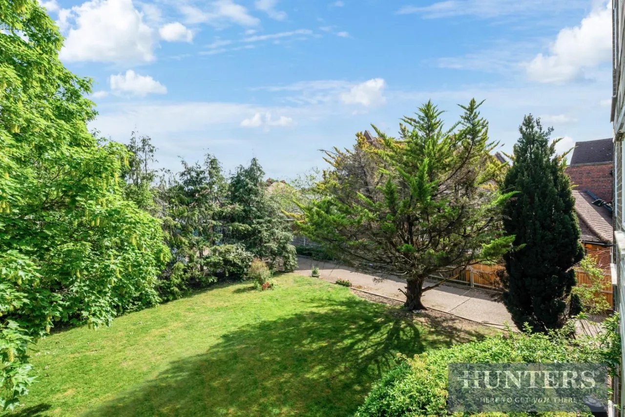Cheam Common Road, Worcester Park, photo 2