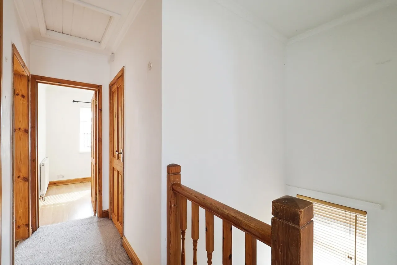 Fernwood Crescent, Wollaton, Nottingham, NG8, photo 9