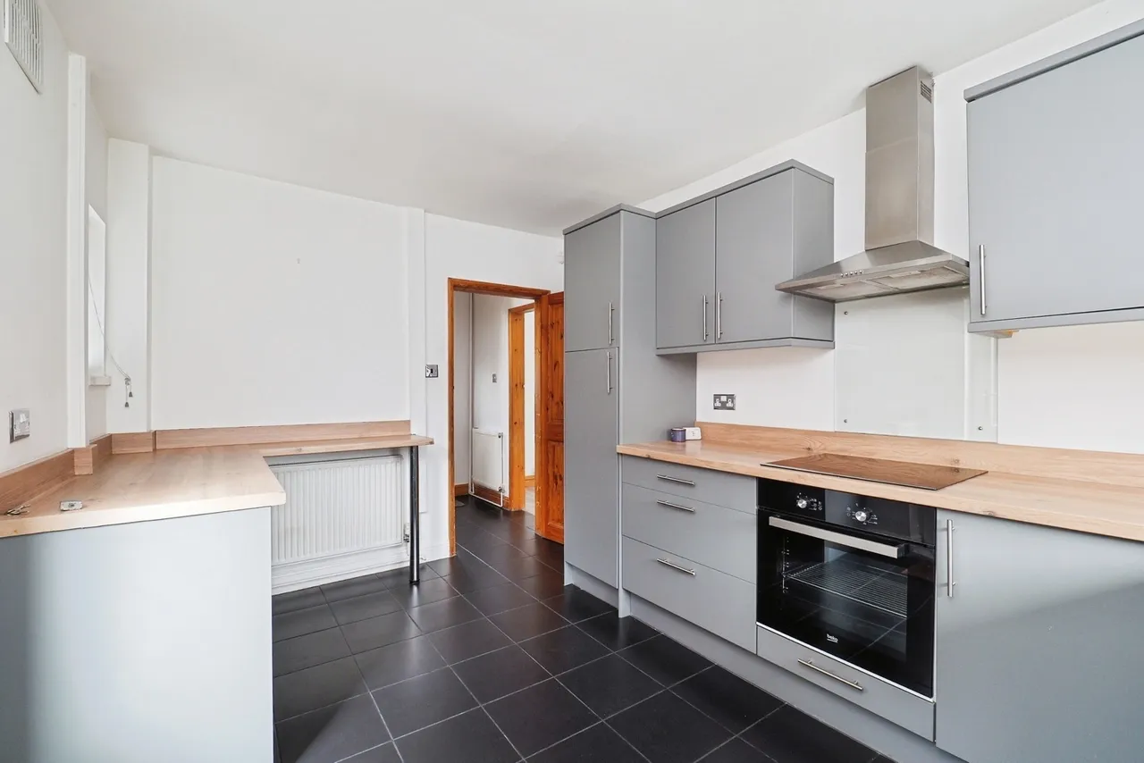 Fernwood Crescent, Wollaton, Nottingham, NG8, photo 5