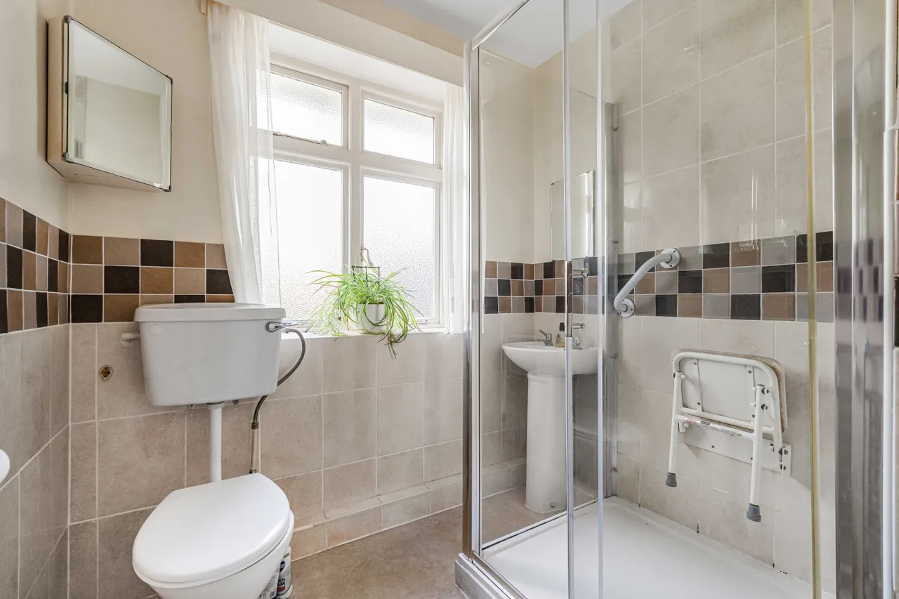 Southern Pines Penton Hall Drive, Middlesex Staines-upon-Thames, TW18, photo 9