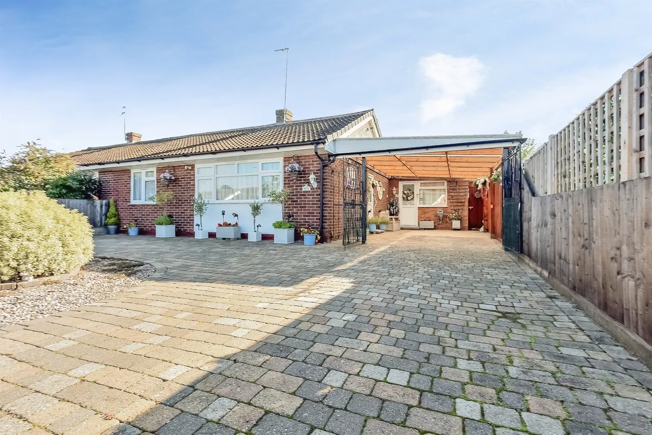 Rainsborough Gardens, Market Harborough, LE16, photo 16