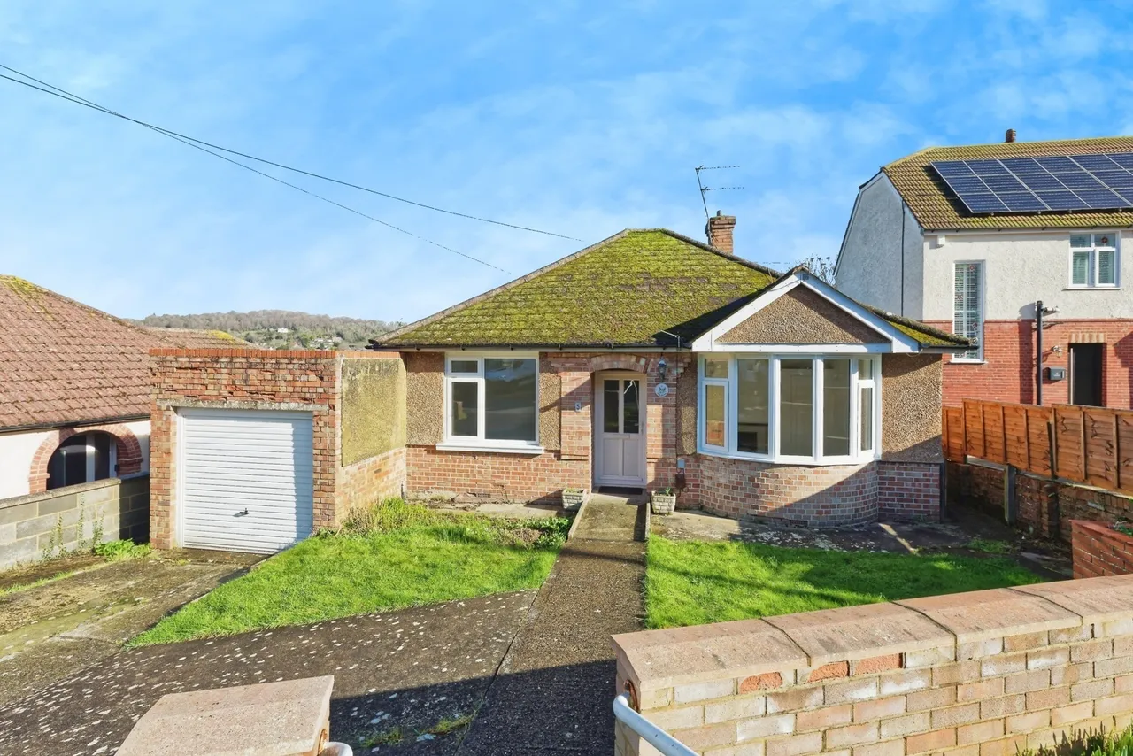 2 bed house for sale — Meadway, River, Dover, Kent, CT17