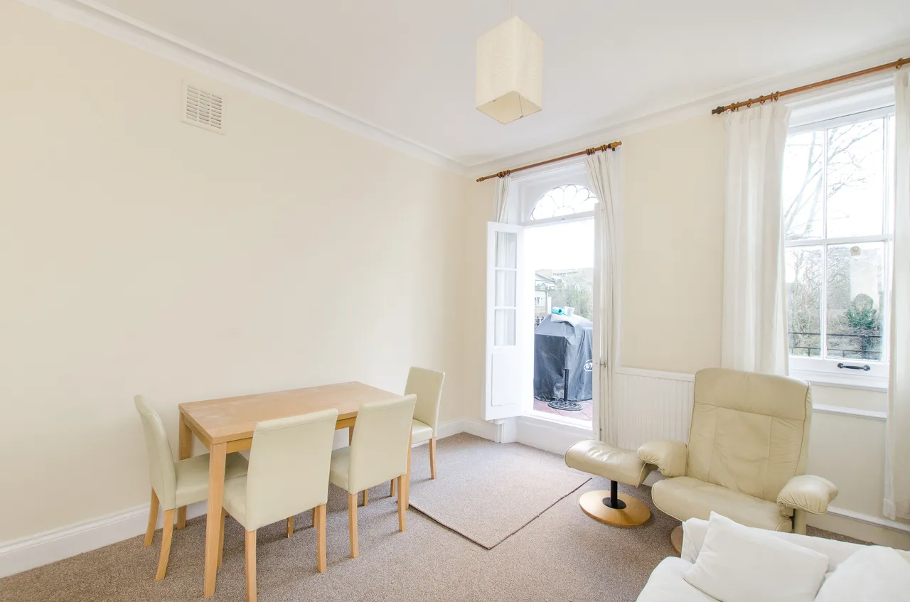 2 bed flat for sale — 276c Earls Court Road, London