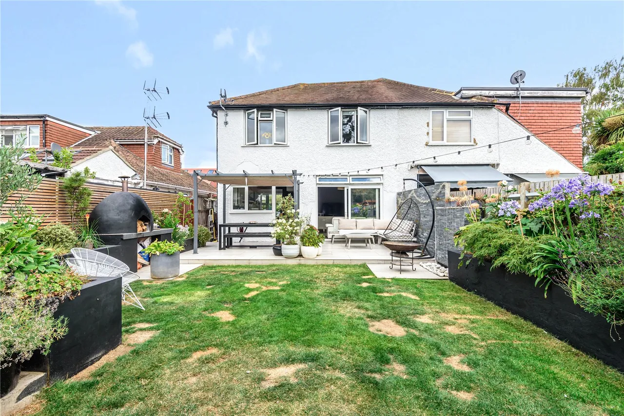 Cleveland Avenue, Hampton, TW12 2RD, photo 11