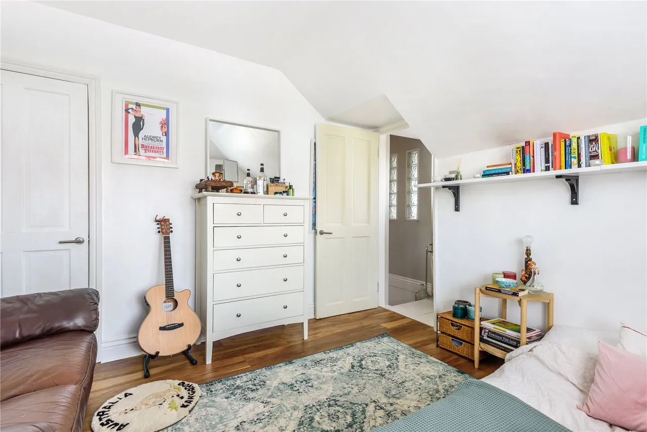Cleveland Avenue, Hampton, TW12 2RD, photo 8