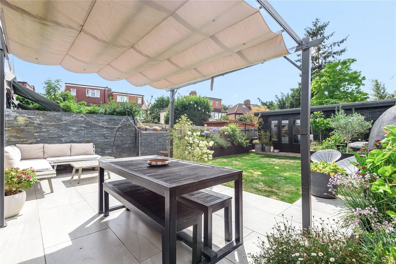 Cleveland Avenue, Hampton, TW12 2RD, photo 12