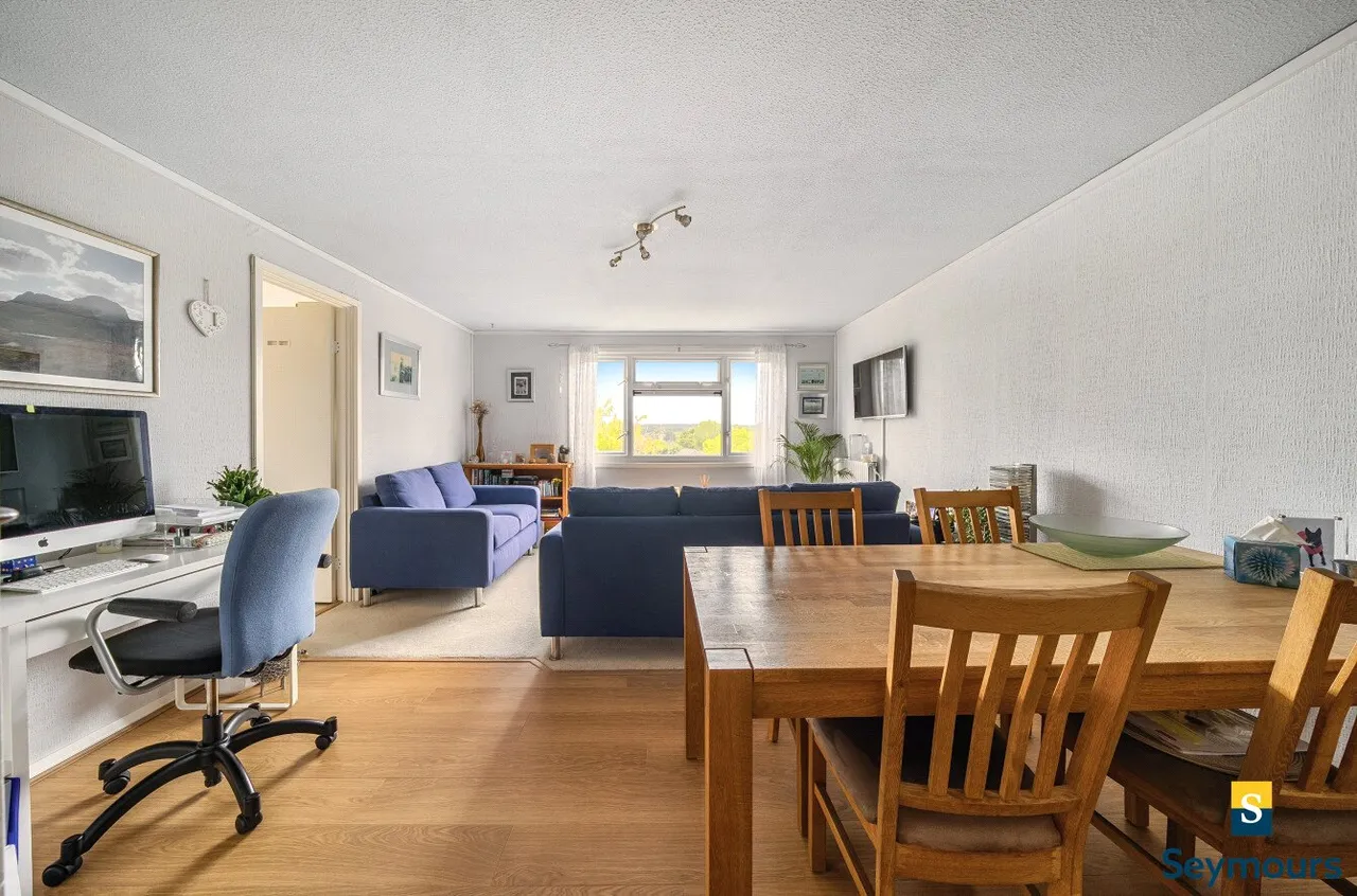 Park Barn Drive, Guildford, GU2, photo 2