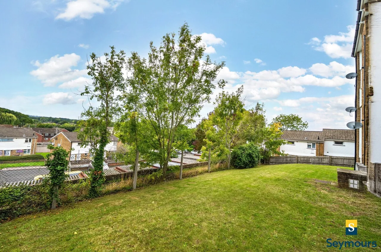 Park Barn Drive, Guildford, GU2, photo 12