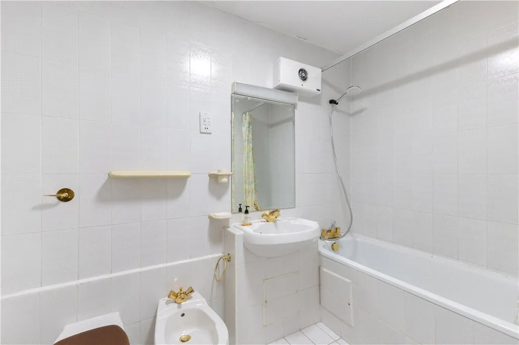 3 bedroom for sale in St. Katharines Way, London, E1W, photo 13