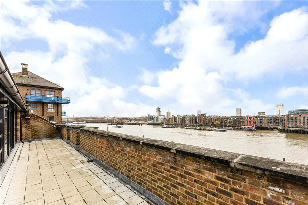 3 bedroom for sale in St. Katharines Way, London, E1W, photo 3