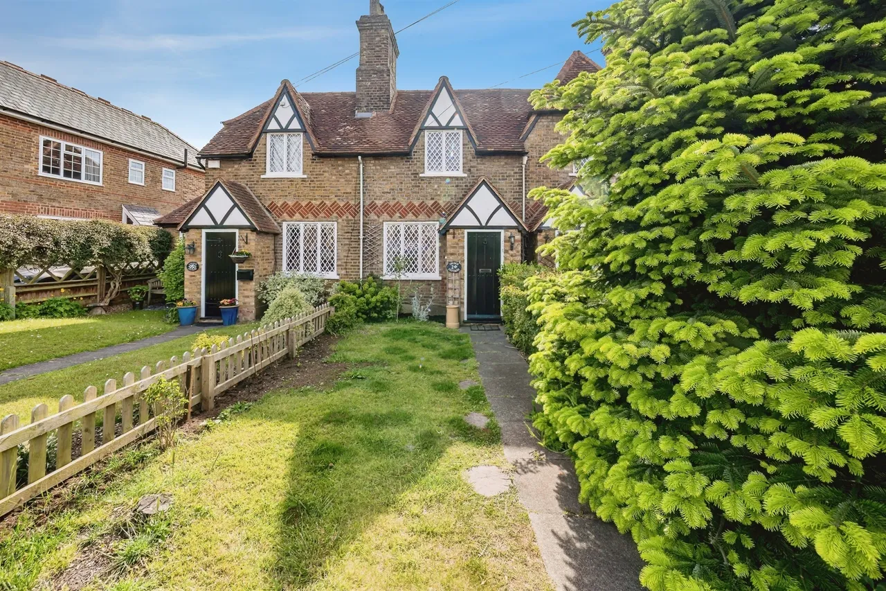 2 bed house for sale, Hill Farm Road, Taplow, SL6