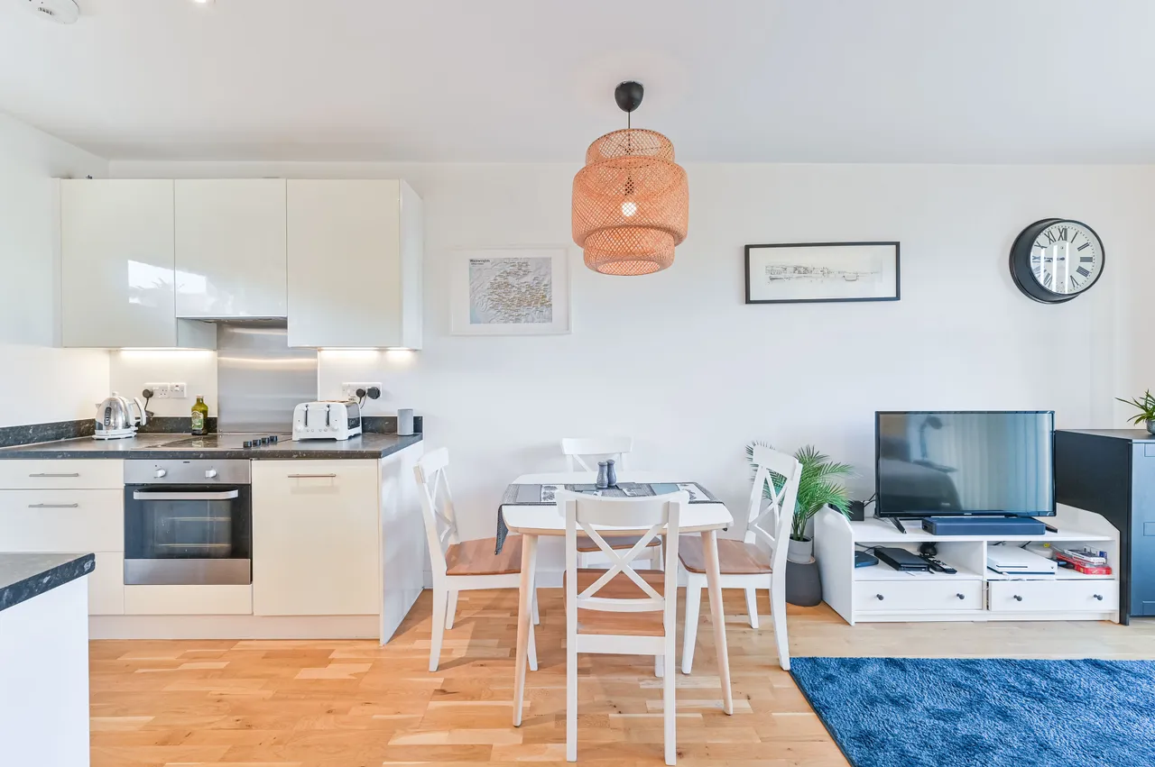 Flat 17, 10 Wynne Road, London, photo 3