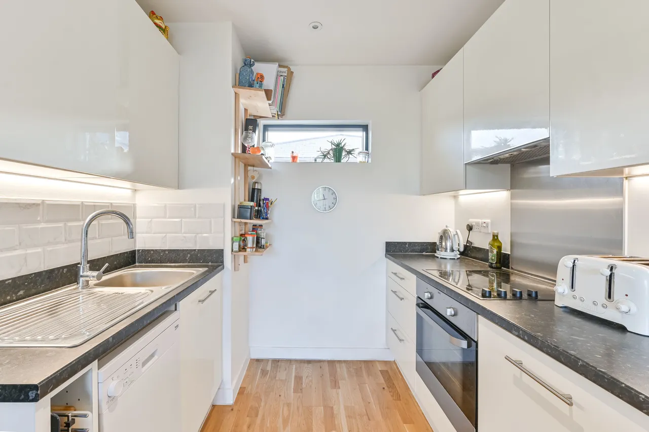 Flat 17, 10 Wynne Road, London, photo 5