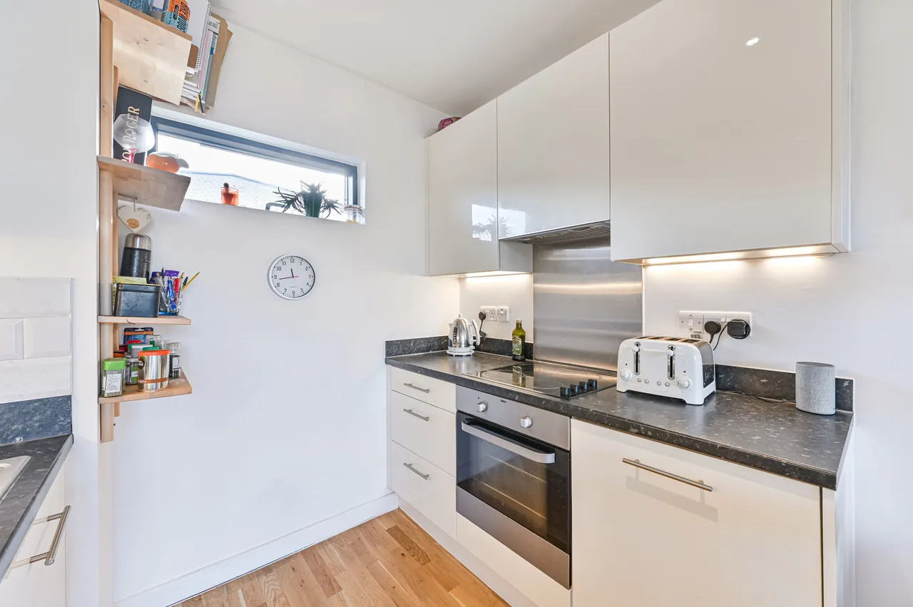 Flat 17, 10 Wynne Road, London, photo 8