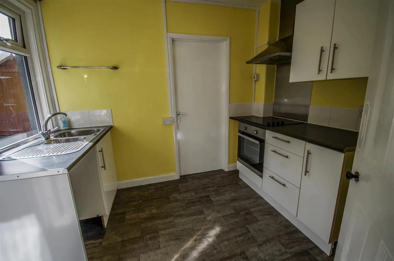 High Street, Cam, GL11, photo 5