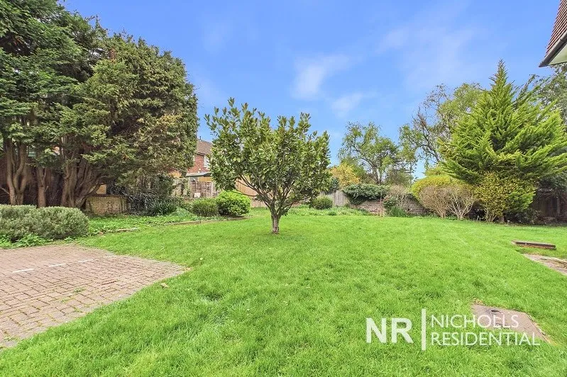 Hook Road, Surbiton, KT6, photo 2