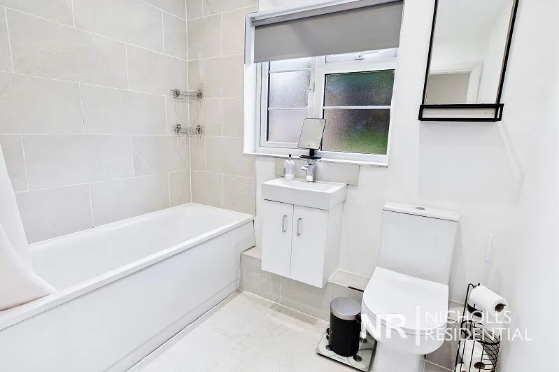 Hook Road, Surbiton, KT6, photo 4