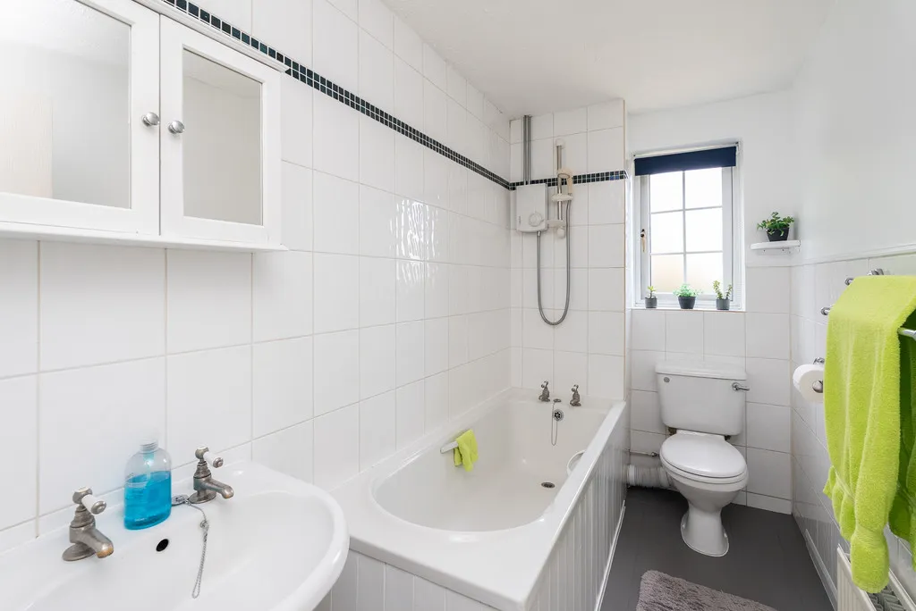 Barleymow Court, Betchworth, RH3, photo 5