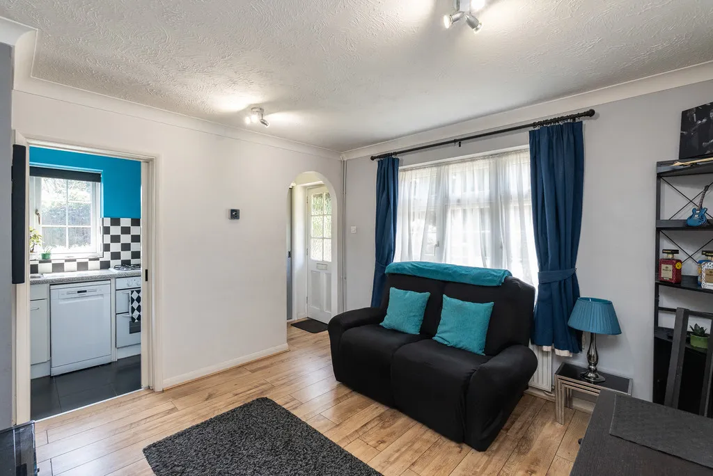 Barleymow Court, Betchworth, RH3, photo 7
