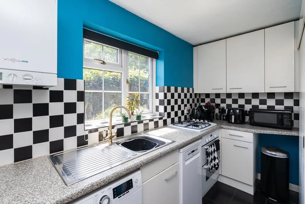 Barleymow Court, Betchworth, RH3, photo 3