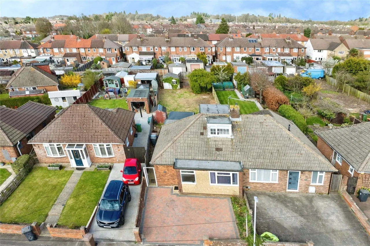 Green Lane, Luton, Bedfordshire, LU2, photo 18
