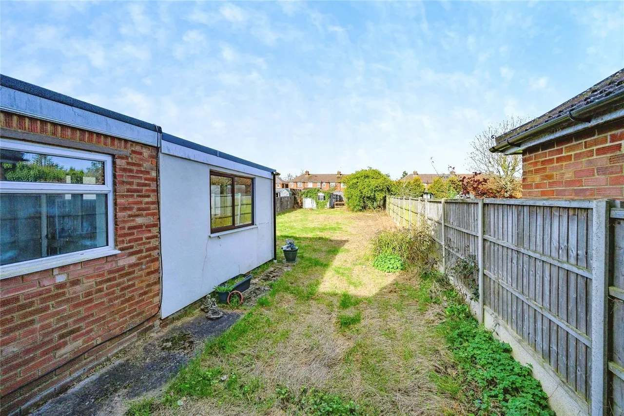 Green Lane, Luton, Bedfordshire, LU2, photo 12