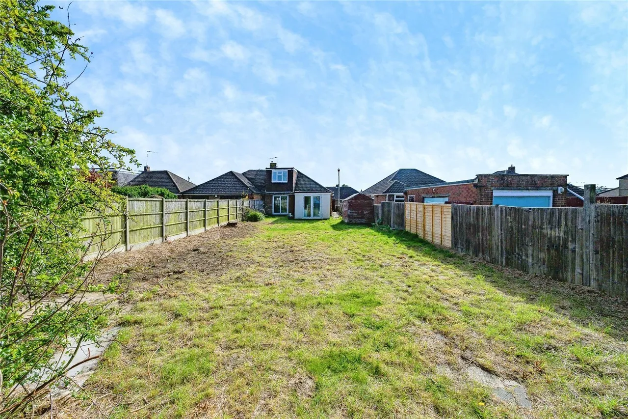 Green Lane, Luton, Bedfordshire, LU2, photo 16
