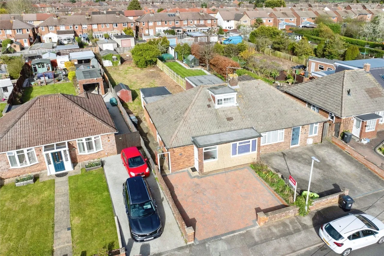 Green Lane, Luton, Bedfordshire, LU2, photo 17