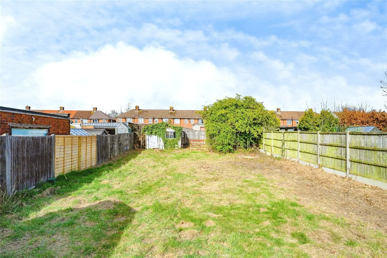 Green Lane, Luton, Bedfordshire, LU2, photo 13