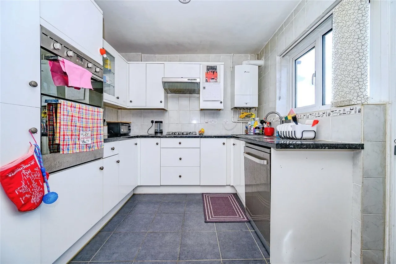 Green Lane, Luton, Bedfordshire, LU2, photo 5