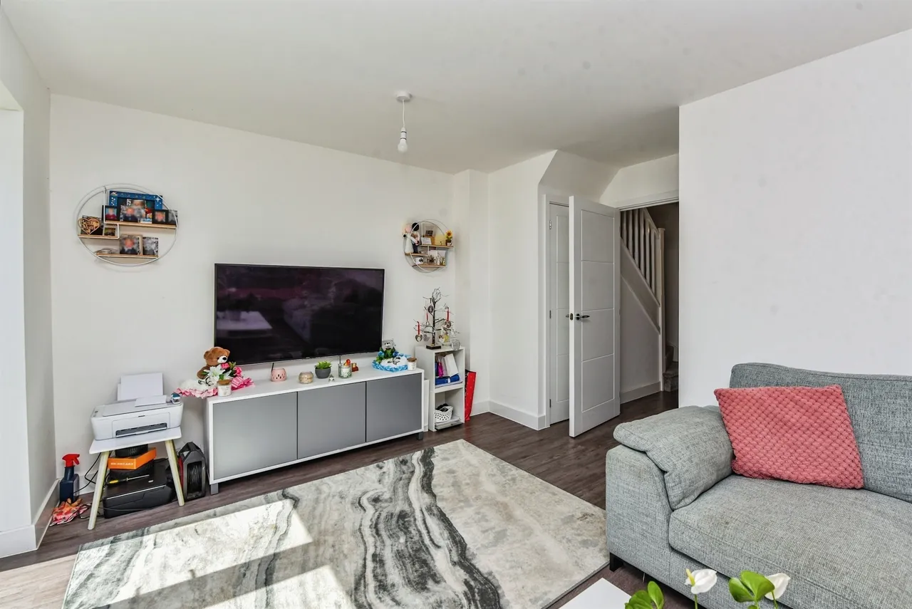 Amazon Way, Westbury, photo 4