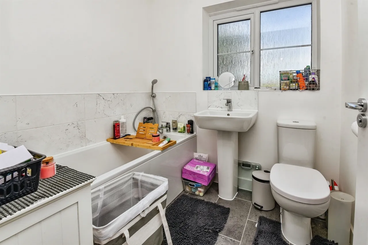 Amazon Way, Westbury, photo 11