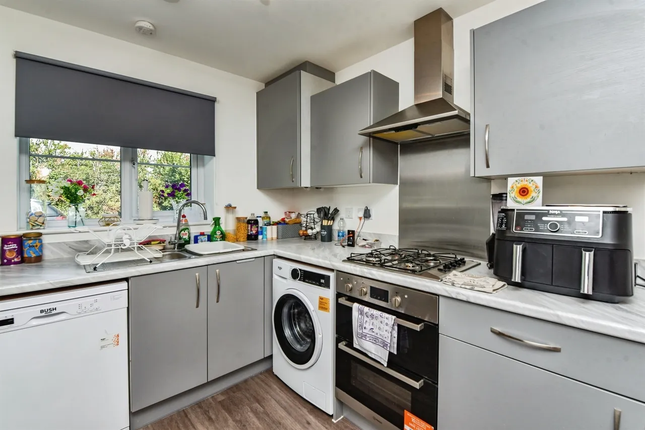 Amazon Way, Westbury, photo 5