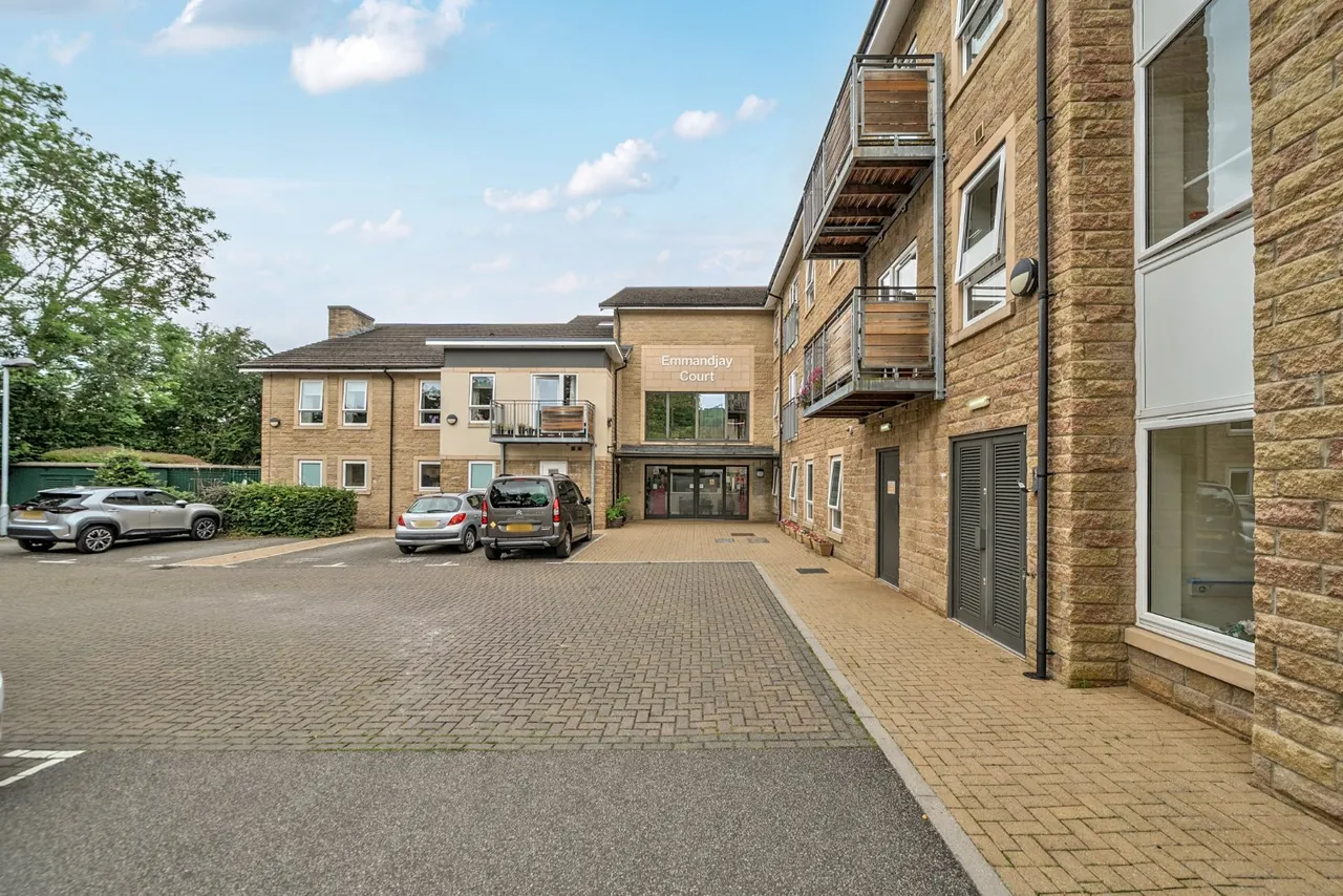 2 bed flat for sale, Valley Drive, Ilkley, LS29
