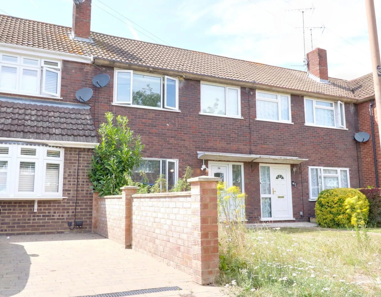 3 bed house to rent — Storr Gardens, Hutton, Brentwood