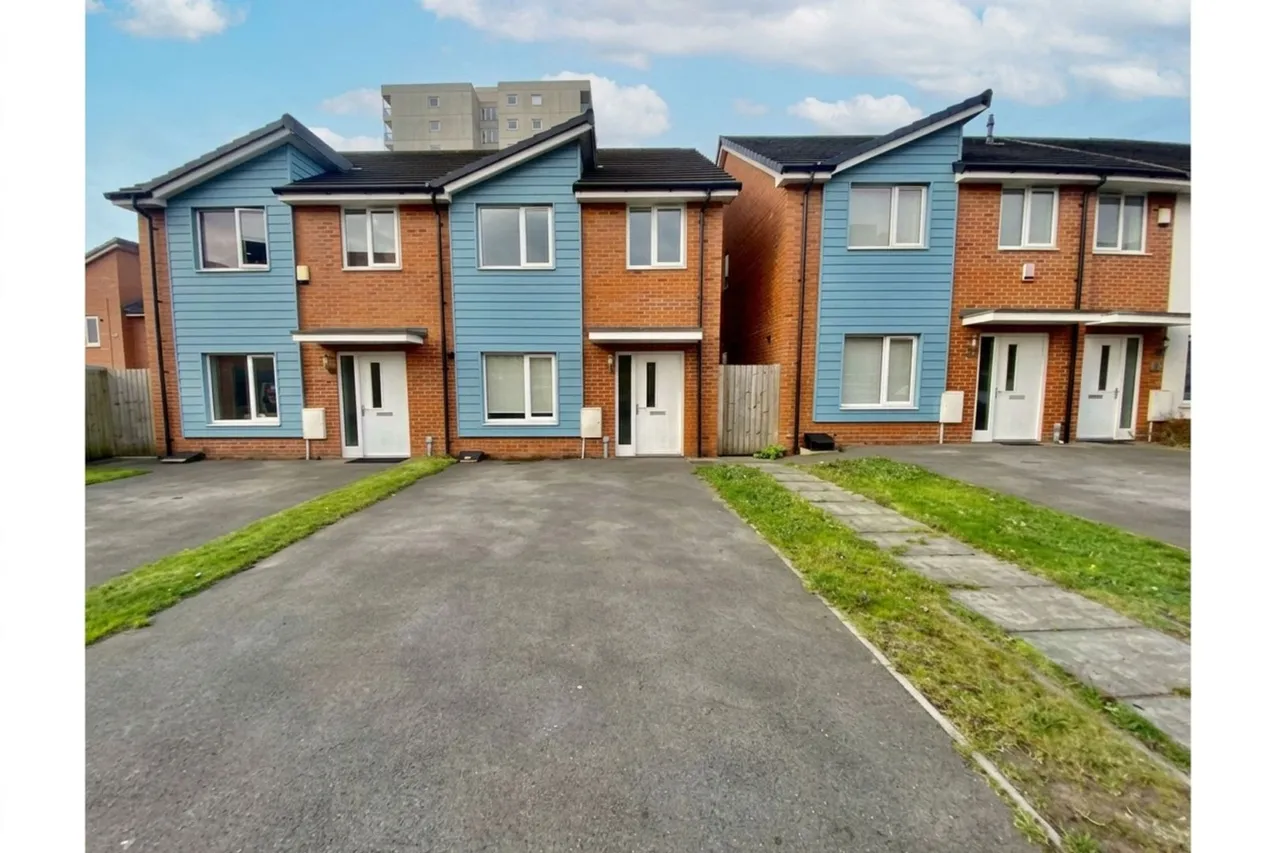 3 bed house to rent, Carmody Close, Manchester, M40