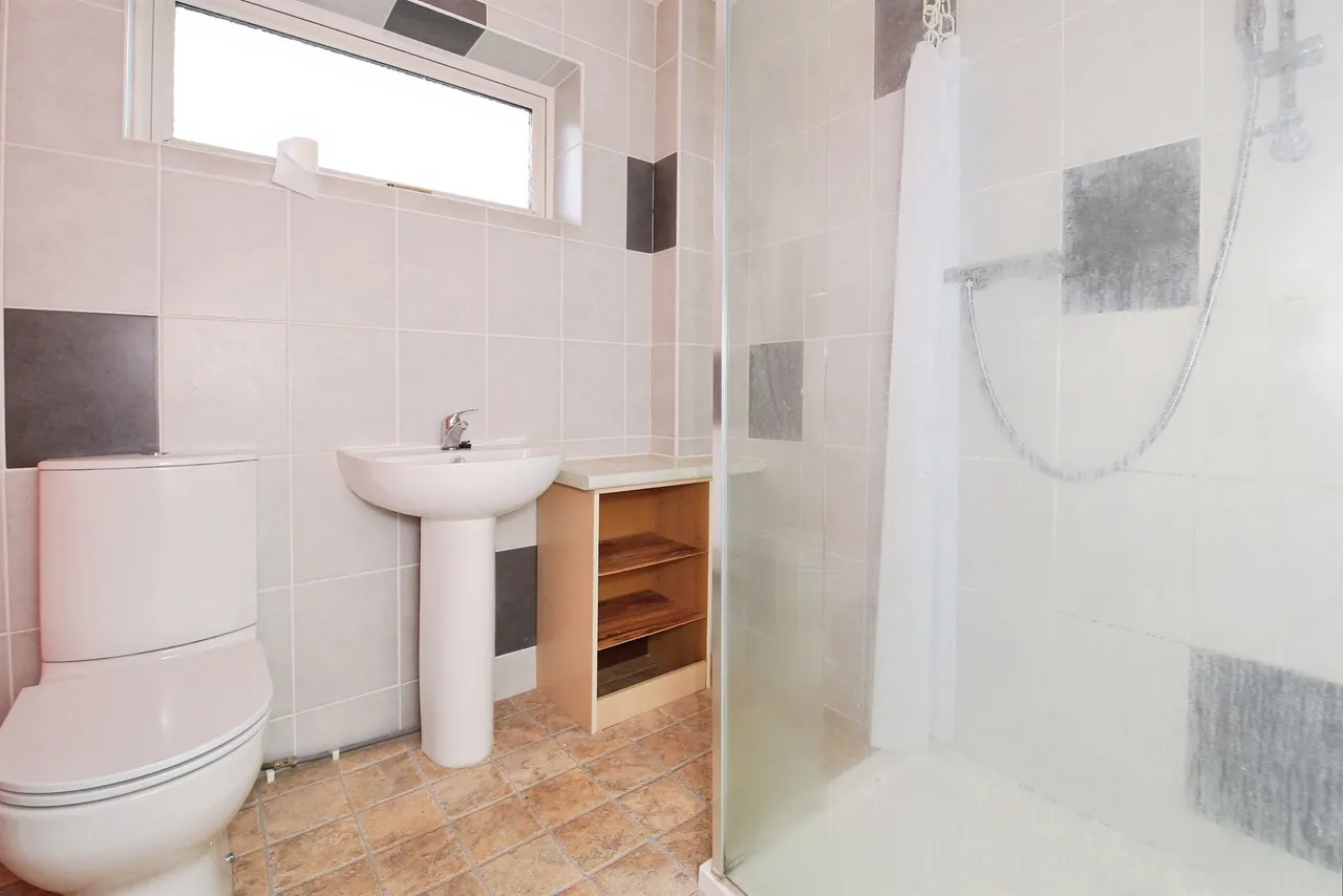 Earlswood, Orton Brimbles, PE2, photo 15