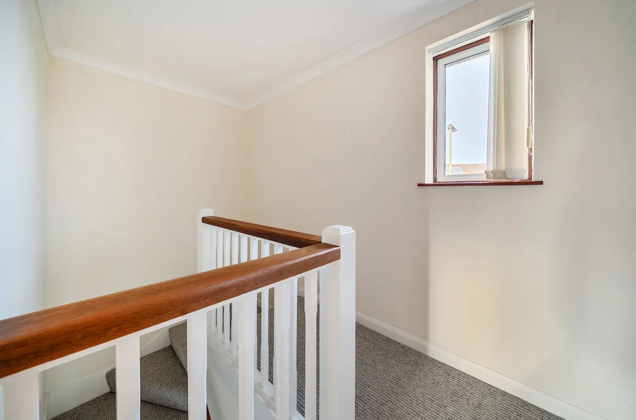 Goddards Close, Sherfield-on-Loddon, Hook, Hampshire, RG27 0EG, photo 14