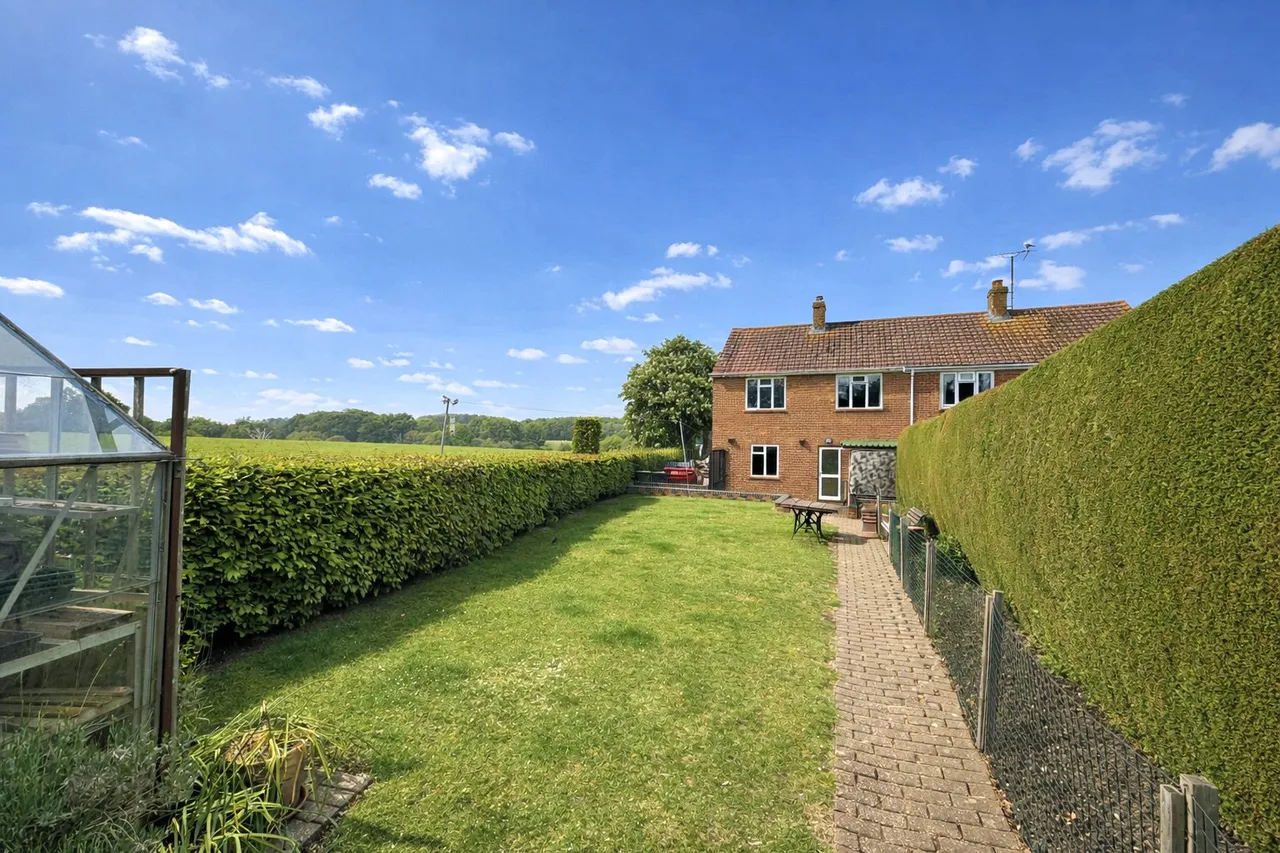 Goddards Close, Sherfield-on-Loddon, Hook, Hampshire, RG27 0EG, photo 7